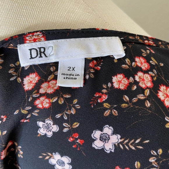 DR2 Black Floral Blouse w/ flutter sleeves plus sz 2x - Picture 7 of 7